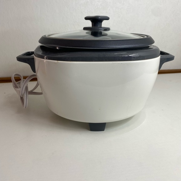 BLACK+DECKER 3 Cup Capacity Rice Cooker - Picture 5 of 12
